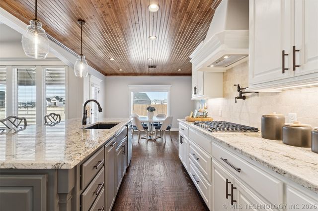 17552 S 52nd East Avenue, Bixby, OK 74008