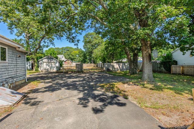 426 Riverleigh Avenue, Riverside, NY 11901