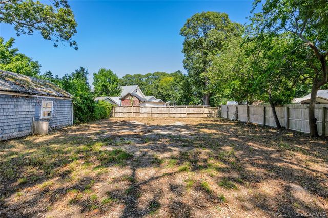 426 Riverleigh Avenue, Riverside, NY 11901