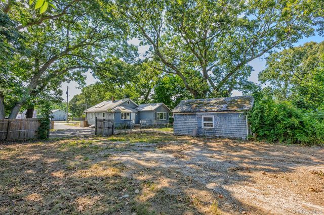 426 Riverleigh Avenue, Riverside, NY 11901