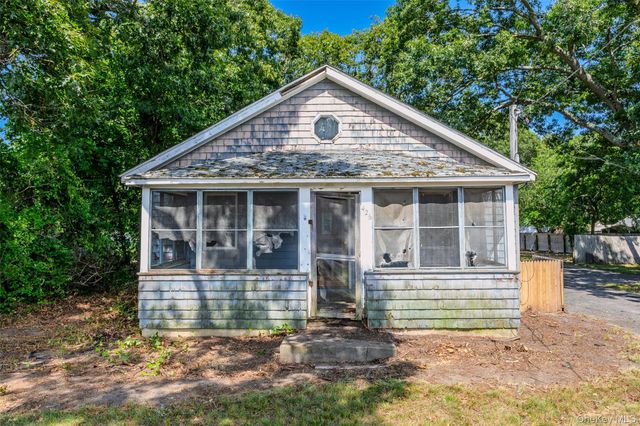 426 Riverleigh Avenue, Riverside, NY 11901