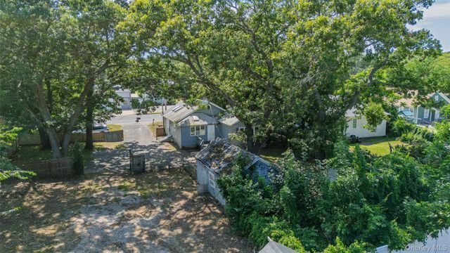 426 Riverleigh Avenue, Riverside, NY 11901