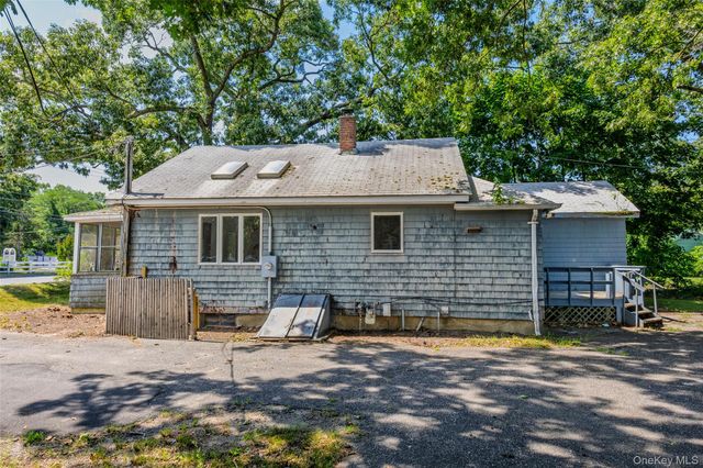 426 Riverleigh Avenue, Riverside, NY 11901