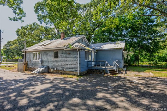 426 Riverleigh Avenue, Riverside, NY 11901
