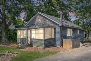 426 Riverleigh Avenue, Riverside, NY 11901