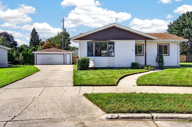 8536 18th AVENUE, Kenosha, WI 53143