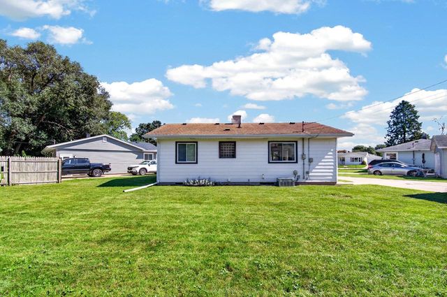 8536 18th AVENUE, Kenosha, WI 53143