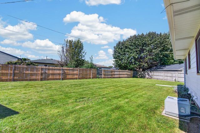 8536 18th AVENUE, Kenosha, WI 53143