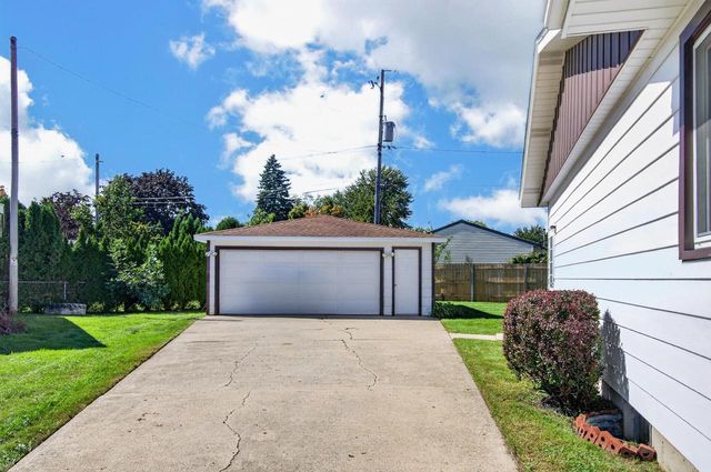 8536 18th AVENUE, Kenosha, WI 53143