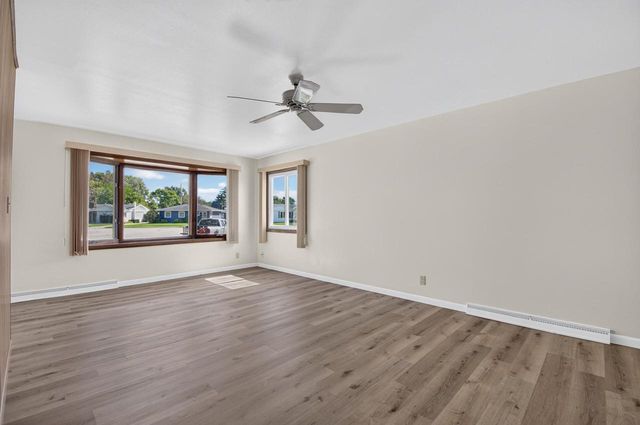 8536 18th AVENUE, Kenosha, WI 53143