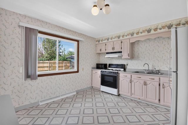 8536 18th AVENUE, Kenosha, WI 53143