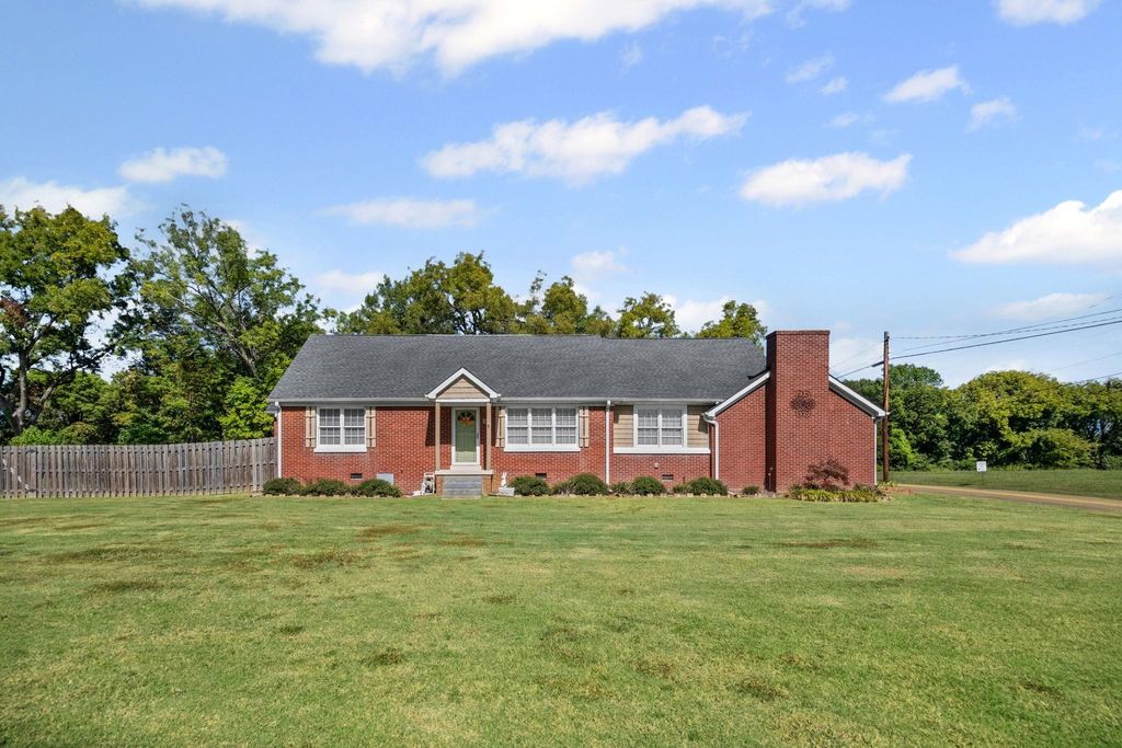16 W MAIN ST, Munford, TN 38058