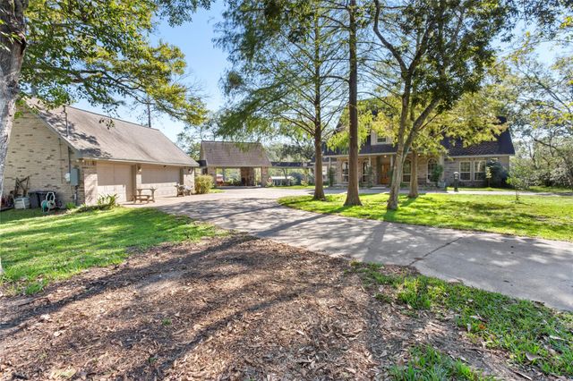 860 Fm-517 E, Dickinson, TX 77539