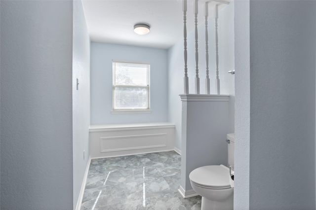 860 Fm-517 E, Dickinson, TX 77539