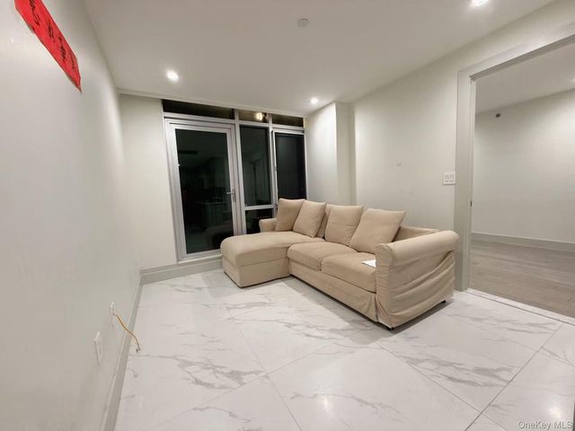 41-62 Bowne 3E, Flushing, NY 11355