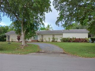 8500 NW 38th St, Coral Springs, FL 33065