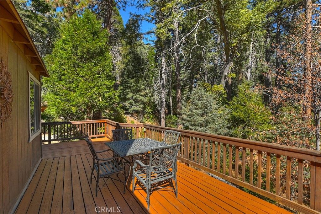 Image 2 of property listing at 863 Oak, Lake Arrowhead, CA 92385