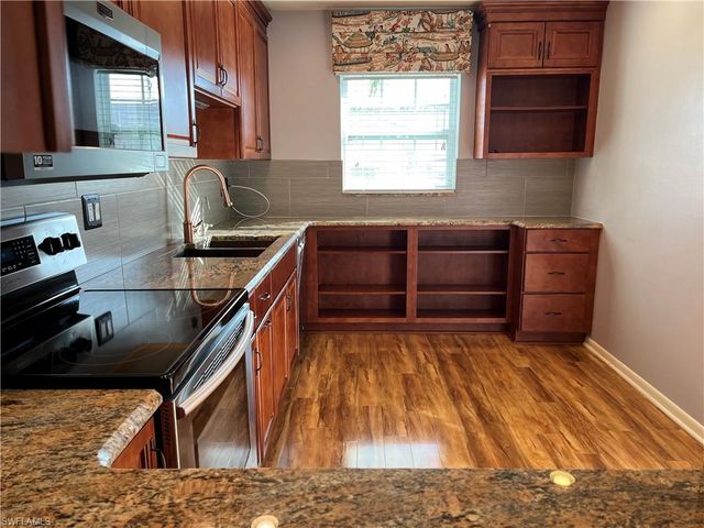 1335 Broadwater DR, Fort Myers, FL 33919