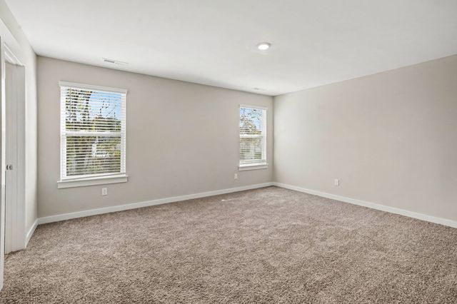 1023 Baltusrol Ln, Lebanon, TN 37087