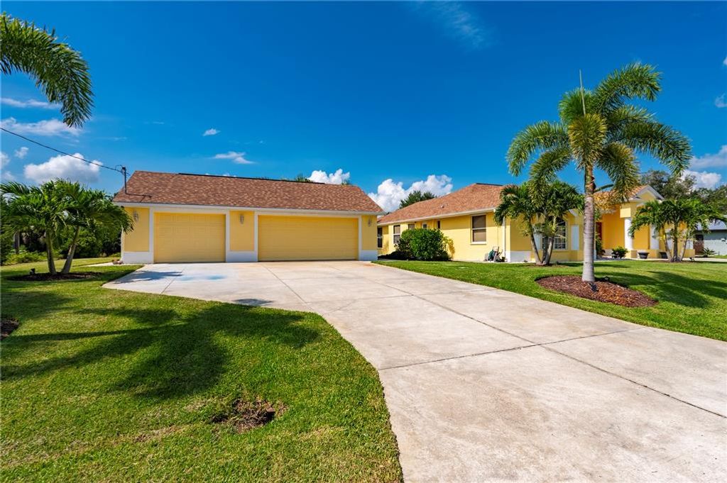 Image 7 of property listing at 28435 SILVER PALM DRIVE, Punta Gorda, FL 33982