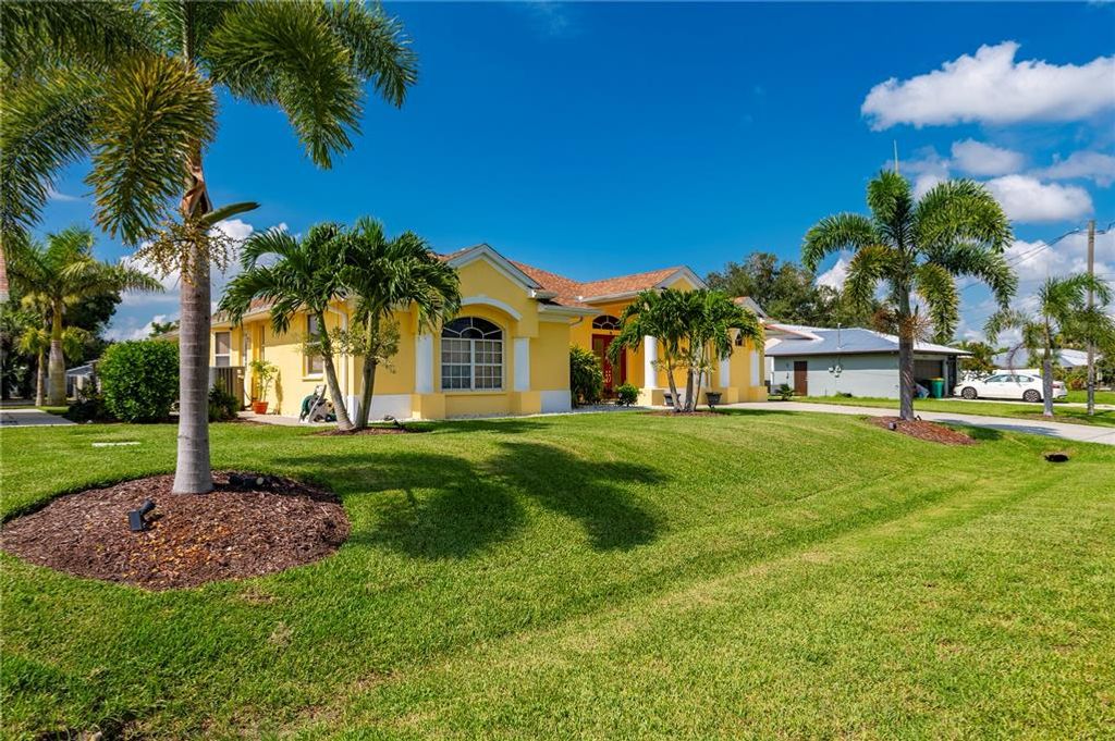 Image 8 of property listing at 28435 SILVER PALM DRIVE, Punta Gorda, FL 33982