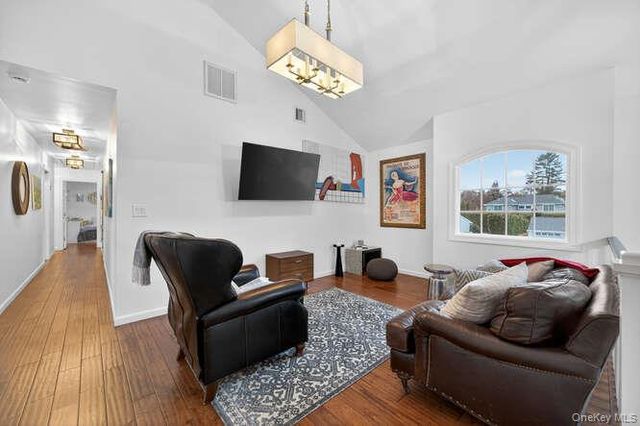 42 Highfield Lane, Roslyn Heights, NY 11577