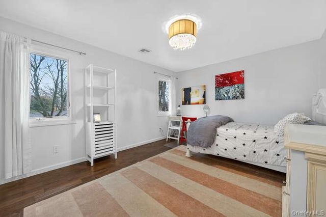 42 Highfield Lane, Roslyn Heights, NY 11577