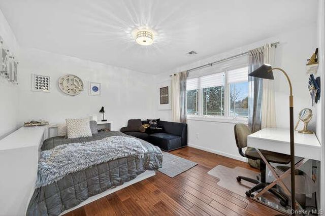 42 Highfield Lane, Roslyn Heights, NY 11577