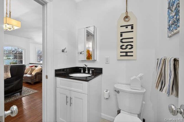 42 Highfield Lane, Roslyn Heights, NY 11577