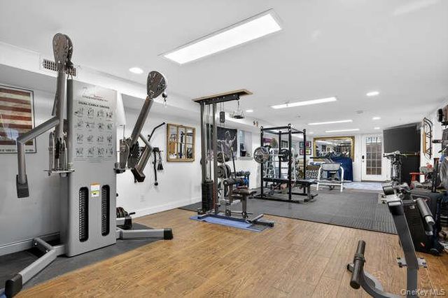 42 Highfield Lane, Roslyn Heights, NY 11577