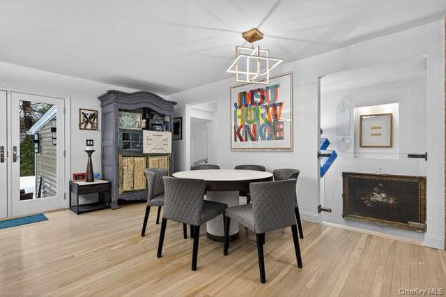 42 Highfield Lane, Roslyn Heights, NY 11577