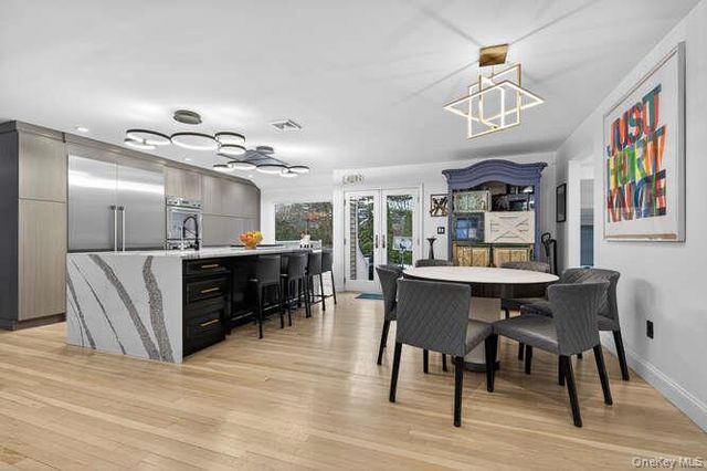 42 Highfield Lane, Roslyn Heights, NY 11577