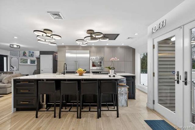 42 Highfield Lane, Roslyn Heights, NY 11577