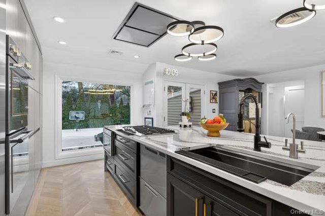 42 Highfield Lane, Roslyn Heights, NY 11577