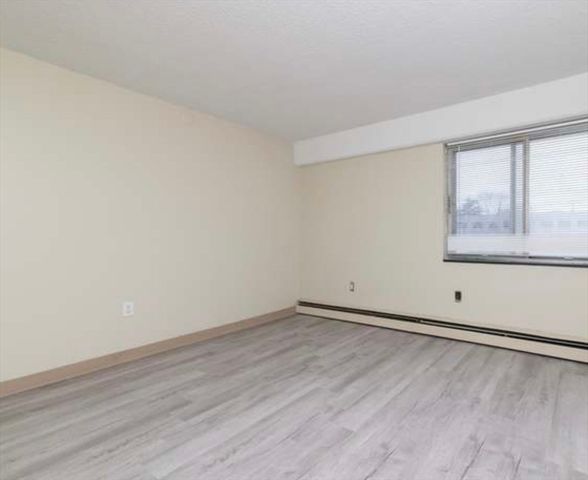 1025 Hancock St 2M, Quincy, MA 02169