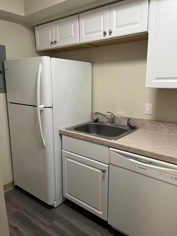 1025 Hancock St 2M, Quincy, MA 02169