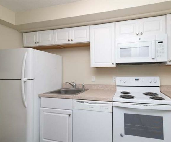 1025 Hancock St 2M, Quincy, MA 02169