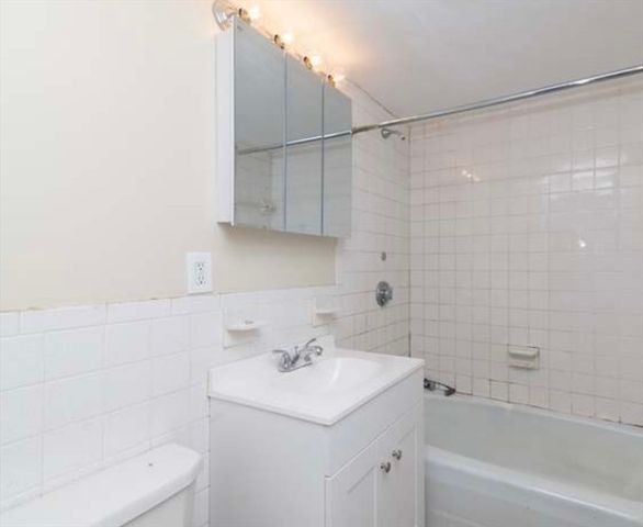 1025 Hancock St 2M, Quincy, MA 02169