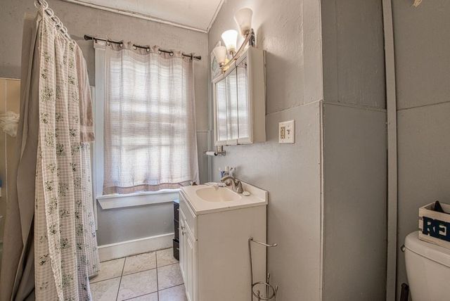 48 Simmons Ave, Brockton, MA 02301