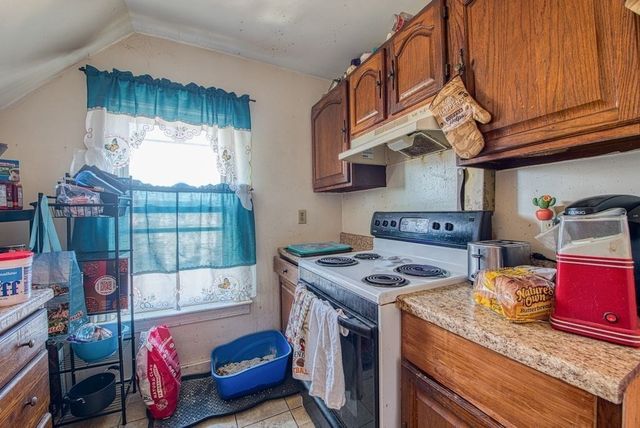 48 Simmons Ave, Brockton, MA 02301