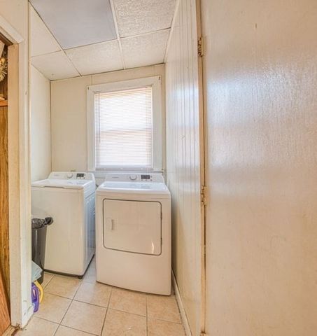 48 Simmons Ave, Brockton, MA 02301