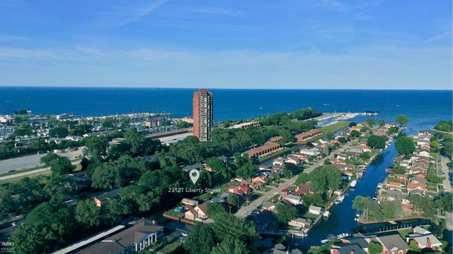 23121 Liberty Street, Saint Clair Shores, MI 48080