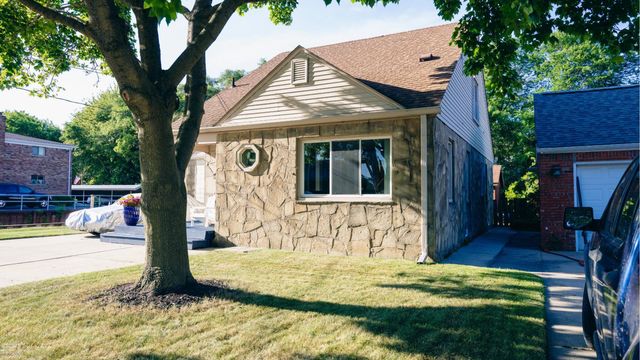 23121 Liberty Street, Saint Clair Shores, MI 48080