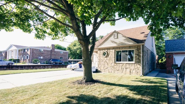 23121 Liberty Street, Saint Clair Shores, MI 48080