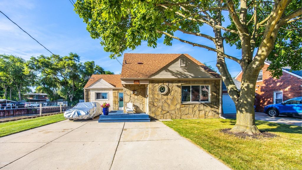 23121 Liberty Street, Saint Clair Shores, MI 48080