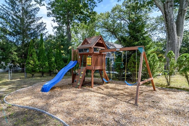 13 Cooper Rd, Natick, MA 01760