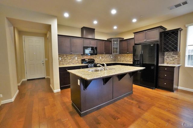 1795 W Van Gogh Way, Hanford, CA 93230