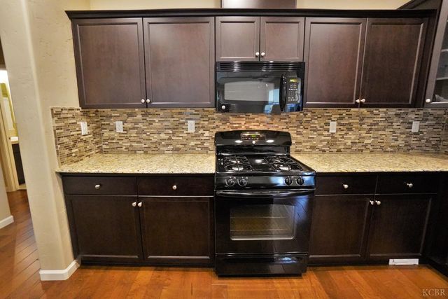 1795 W Van Gogh Way, Hanford, CA 93230