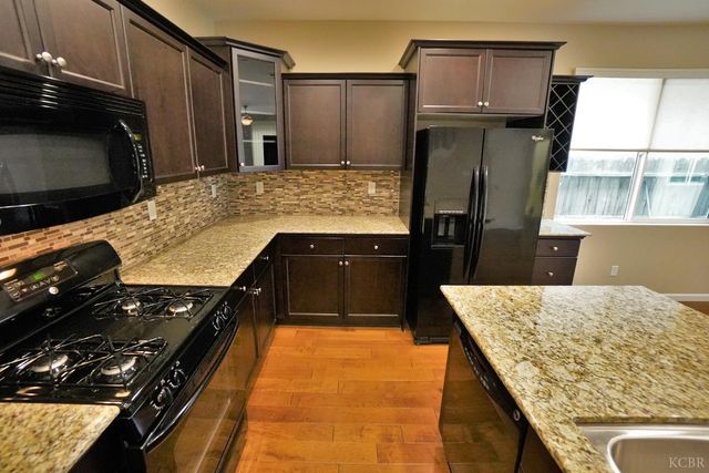 1795 W Van Gogh Way, Hanford, CA 93230