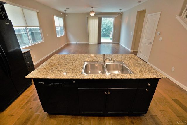 1795 W Van Gogh Way, Hanford, CA 93230